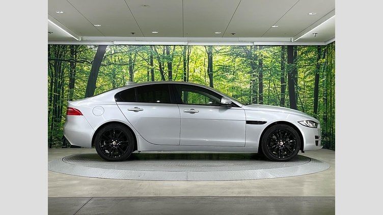 2019 認定中古車 Jaguar XE Indus Silver 204DT　４WD プレステージ