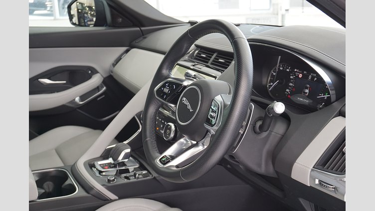 2022 認定中古車 Jaguar E-Pace ブルーファイﾔｰブルー P250 AWD（オートマチック） R-DYNAMIC SE