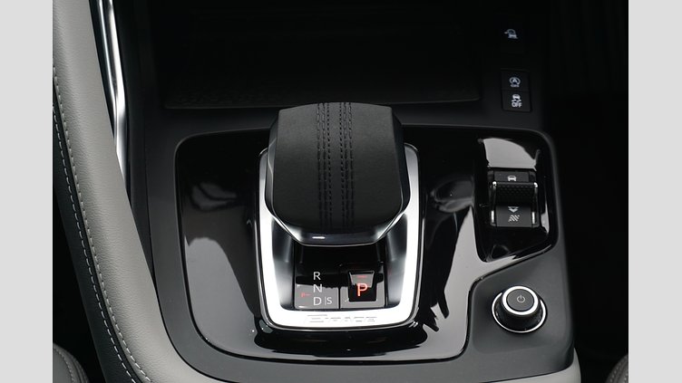 2022 認定中古車 Jaguar E-Pace ブルーファイﾔｰブルー P250 AWD（オートマチック） R-DYNAMIC SE