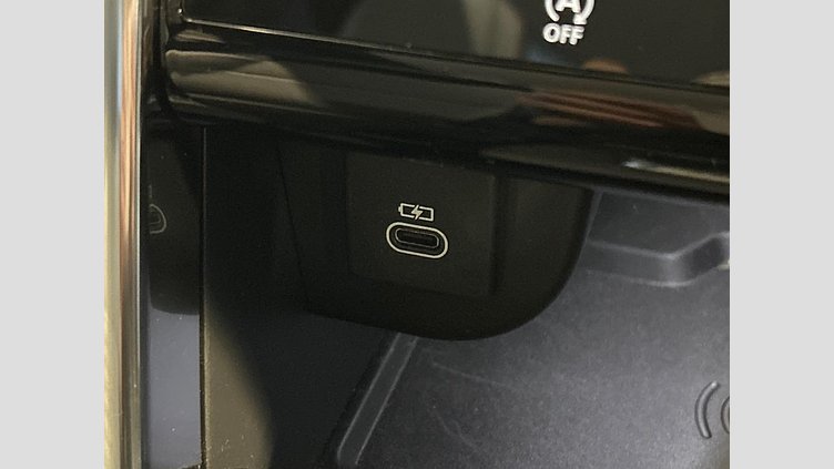 2022 認定中古車 Land Rover Discovery Sport Fuji White P250 R-Dynamic S