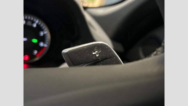 2022 認定中古車 Land Rover Discovery Sport Fuji White P250 R-Dynamic S