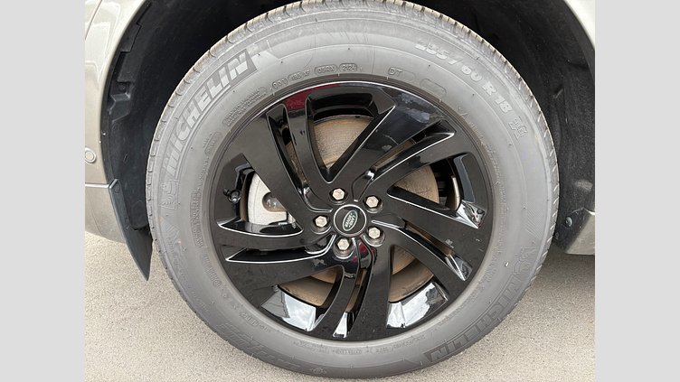 2024 認定中古車 Land Rover Discovery Sport シリコンシルバー D200マイルドハイブリッド（ディーゼル） S 