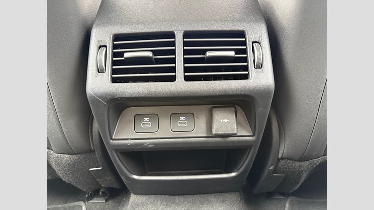 2024 認定中古車 Land Rover Discovery Sport シリコンシルバー D200マイルドハイブリッド（ディーゼル） S 