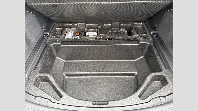 2024 認定中古車 Land Rover Discovery Sport シリコンシルバー D200マイルドハイブリッド（ディーゼル） S 