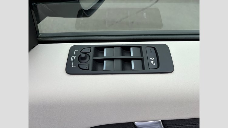 2024 認定中古車 Land Rover Discovery Sport シリコンシルバー D200マイルドハイブリッド（ディーゼル） S 