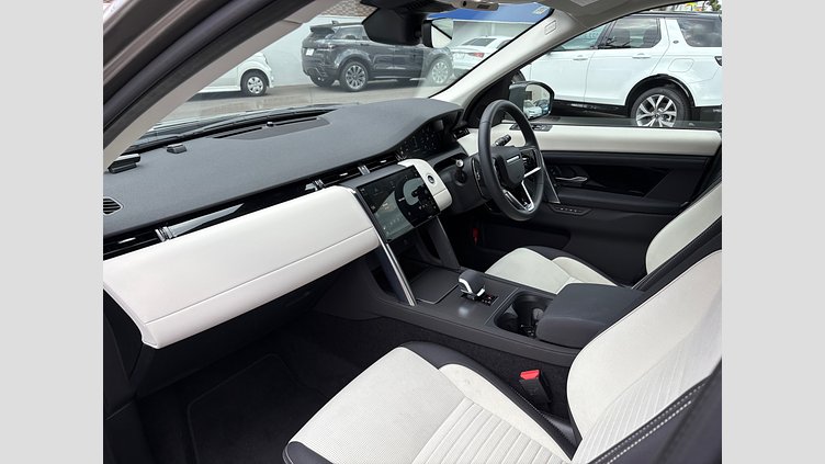 2024 認定中古車 Land Rover Discovery Sport シリコンシルバー D200マイルドハイブリッド（ディーゼル） S 