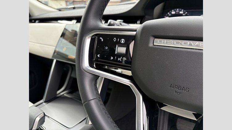 2024 認定中古車 Land Rover Discovery Sport シリコンシルバー D200マイルドハイブリッド（ディーゼル） S 