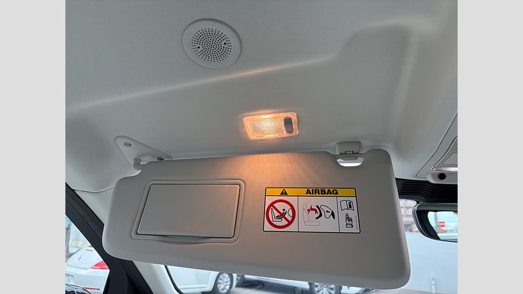 2024 認定中古車 Land Rover Discovery Sport シリコンシルバー D200マイルドハイブリッド（ディーゼル） S 