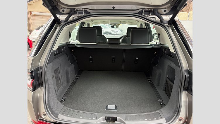 2024 認定中古車 Land Rover Discovery Sport シリコンシルバー D200マイルドハイブリッド（ディーゼル） S 