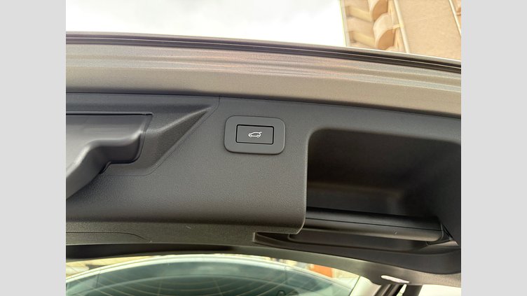 2024 認定中古車 Land Rover Discovery Sport シリコンシルバー D200マイルドハイブリッド（ディーゼル） S 