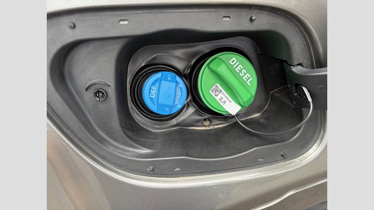 2024 認定中古車 Land Rover Discovery Sport シリコンシルバー D200マイルドハイブリッド（ディーゼル） S 