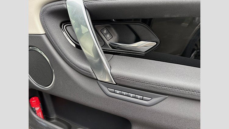 2024 認定中古車 Land Rover Discovery Sport シリコンシルバー D200マイルドハイブリッド（ディーゼル） S 