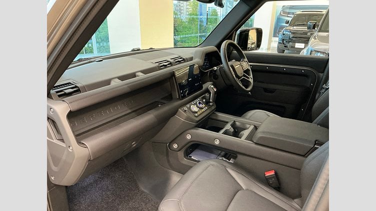 2025 認定中古車 Land Rover Defender 110 Silicon Silver AWD 8AT X-Dynamic SE