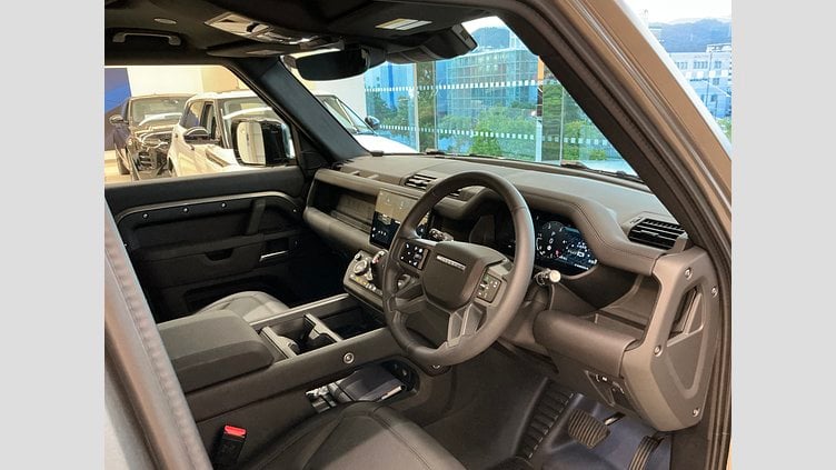 2025 認定中古車 Land Rover Defender 110 Silicon Silver AWD 8AT X-Dynamic SE