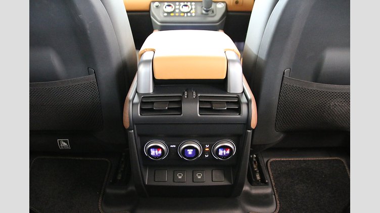 2024 認定中古車 Land Rover Defender 110 カルパチアングレイ D300 AWD（オートマチック） X-DYNAMIC HSE