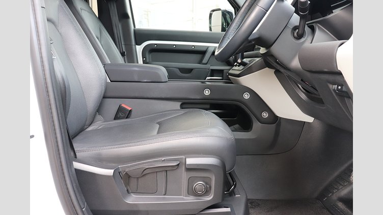 2023 認定中古車 Land Rover Defender 110 Fuji White D300 110 S