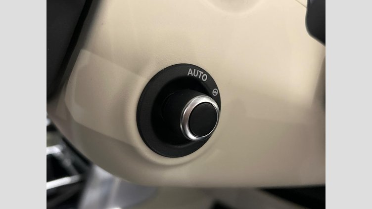 2024 認定中古車 Land Rover Range Rover Hakuba Silver D300 AWD Autobiography