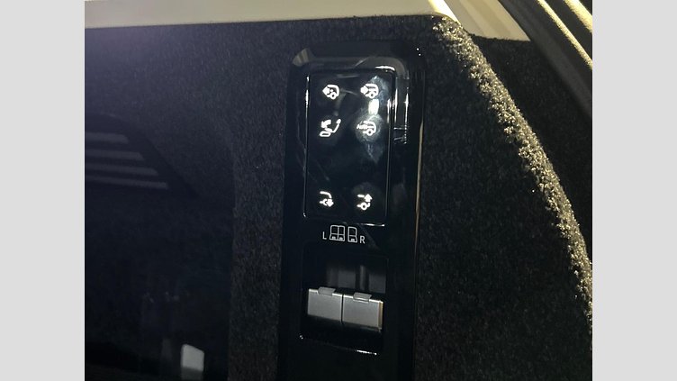 2024 認定中古車 Land Rover Range Rover Hakuba Silver D300 AWD Autobiography