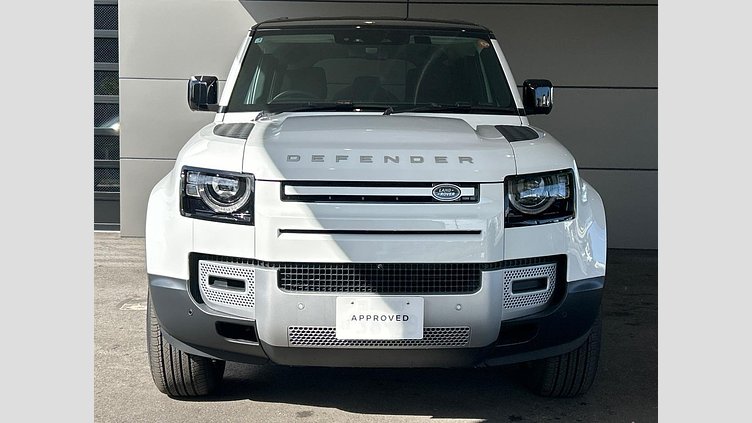 2024 認定中古車 Land Rover Defender 110 Fuji White P300　AWD SE