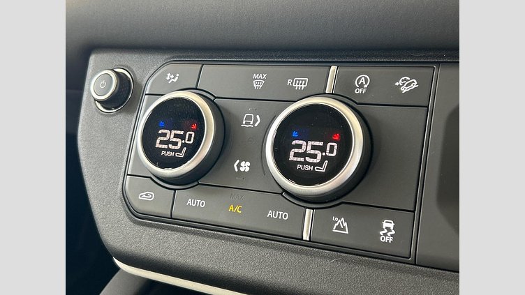 2024 認定中古車 Land Rover Defender 110 Fuji White P300　AWD SE