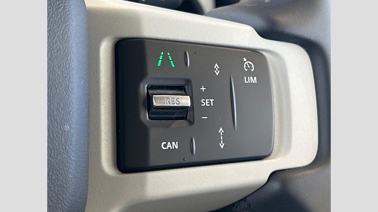 2024 認定中古車 Land Rover Defender 110 Fuji White P300　AWD SE