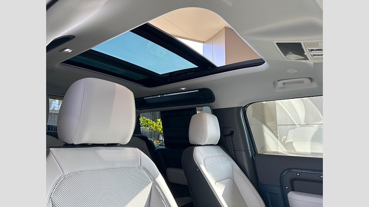 2024 認定中古車 Land Rover Defender 90 Tasman Blue D350　AWD X-Dynamic HSE