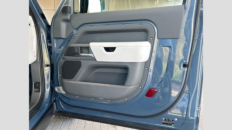 2024 認定中古車 Land Rover Defender 90 Tasman Blue D350　AWD X-Dynamic HSE