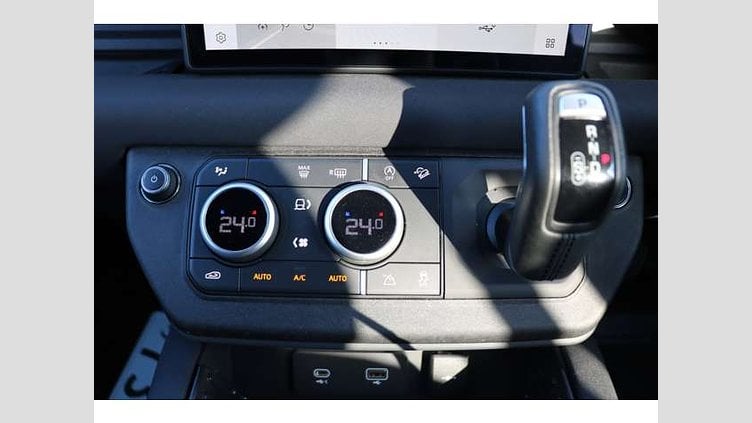 2023 認定中古車 Land Rover Defender 110 Carpathian Grey INGENIUM3.0L直列6気筒ディーゼルターボエンジン　４WD DynamicSE D300