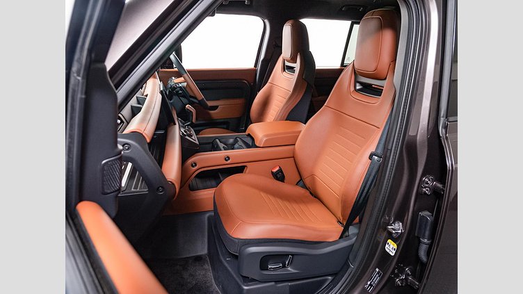 2025 認定中古車 Land Rover Defender 110 Charente Grey ガソリン １１０　ＯＣＴＡ　Ｖ８