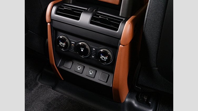 2025 認定中古車 Land Rover Defender 110 Charente Grey ガソリン １１０　ＯＣＴＡ　Ｖ８