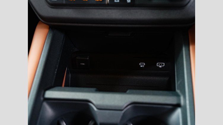 2025 認定中古車 Land Rover Defender 110 Charente Grey ガソリン １１０　ＯＣＴＡ　Ｖ８