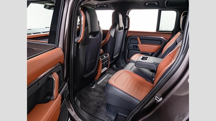 2025 認定中古車 Land Rover Defender 110 Charente Grey ガソリン １１０　ＯＣＴＡ　Ｖ８