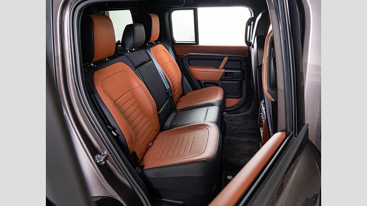 2025 認定中古車 Land Rover Defender 110 Charente Grey ガソリン １１０　ＯＣＴＡ　Ｖ８