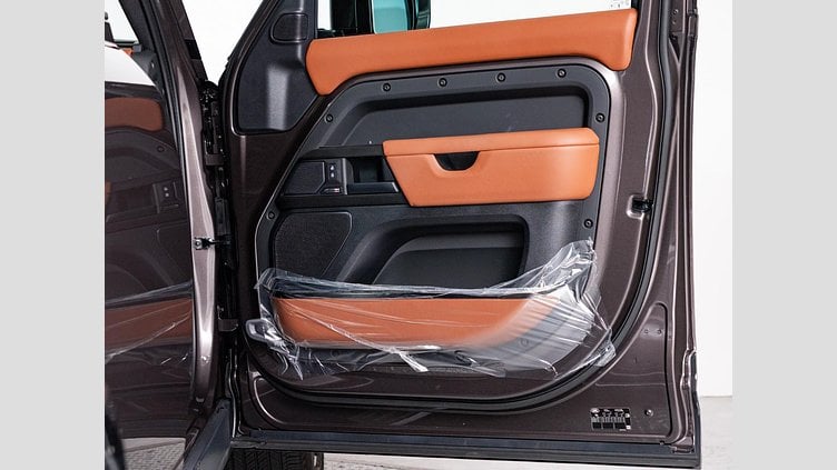 2025 認定中古車 Land Rover Defender 110 Charente Grey ガソリン １１０　ＯＣＴＡ　Ｖ８