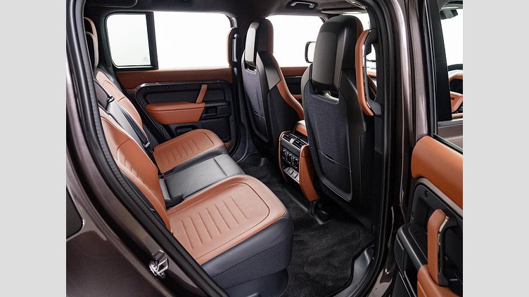 2025 認定中古車 Land Rover Defender 110 Charente Grey ガソリン １１０　ＯＣＴＡ　Ｖ８