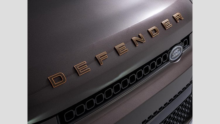 2025 認定中古車 Land Rover Defender 110 Charente Grey ガソリン １１０　ＯＣＴＡ　Ｖ８