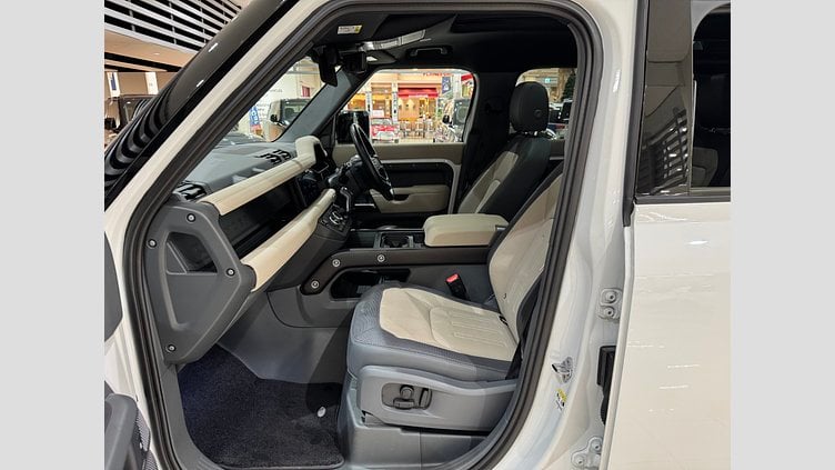2021 認定中古車 Land Rover Defender 110 Fuji White ３．０ディーゼルターボ　マイルドハイブリッド　３００PS D300　X-DYnamic SE