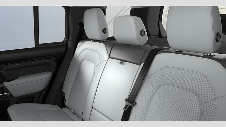 2025 Novo vozilo Land Rover Defender 110 Santorini Black 3.0D S 200PS AWD 3.0D S 200PS AWD