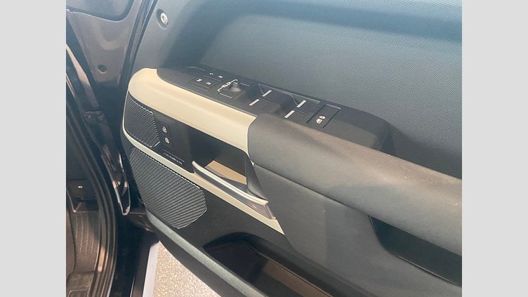 2024 認定中古車 Land Rover Defender 110 Santorini Black オートマチック イースナーダークエディション