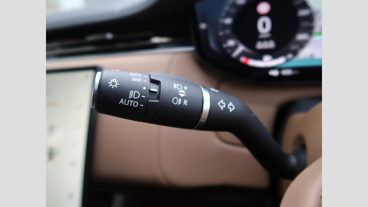 2023 認定中古車 Land Rover Range Rover Hakuba Silver ディーゼルターボ オートバイオグラフィー Ｄ３００ スタンダードホイールベース