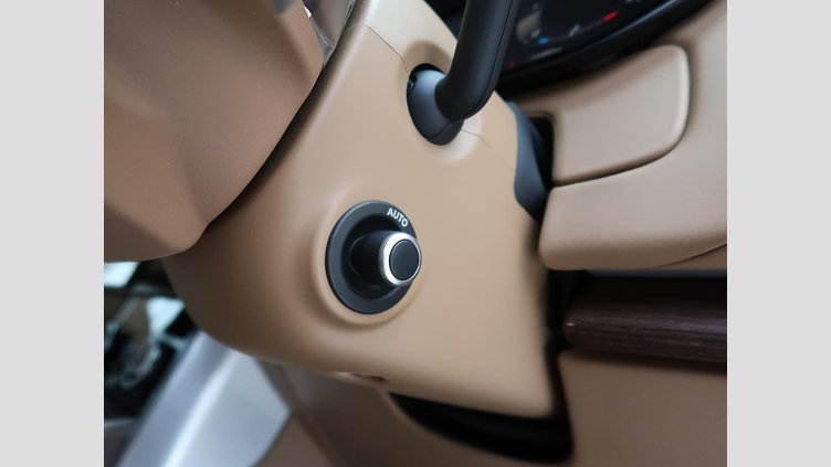 2023 認定中古車 Land Rover Range Rover Hakuba Silver ディーゼルターボ オートバイオグラフィー Ｄ３００ スタンダードホイールベース