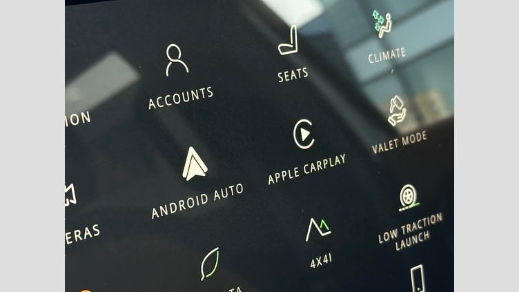 2024 APPROVED Land Rover Defender 110 Silicon Silver D250 AWD AUTOMATIC MHEV X-DYNAMIC HSE