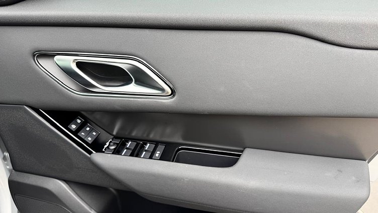 2025 Approved Land Rover Range Rover Hakuba Silver TRANSVERSE INLINE 6 221kW@4000 Land Rover Range Rover Velar D300 Dynamic SE