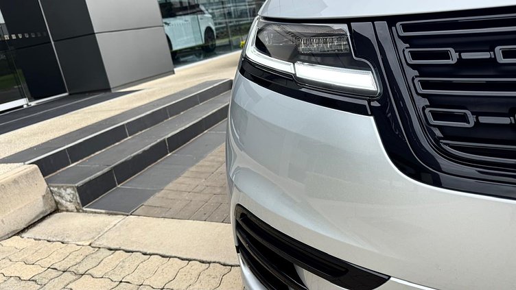 2025 Approved Land Rover Range Rover Hakuba Silver TRANSVERSE INLINE 6 221kW@4000 Land Rover Range Rover Velar D300 Dynamic SE
