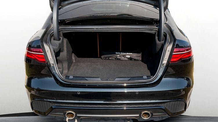 2022 Approved Jaguar XE Santorini Black X760 2.0 AJ20 P4M RWD 4DR SWB 250LE Auto HF760/352BY 22MY R-Dynamic SE P250