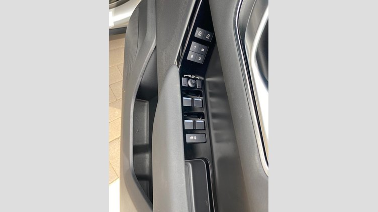 2025 Approved Land Rover Range Rover Velar Hakuba Silver TRANSVERSE INLINE 6, DOHC, 4 VALVES PER CYLINDER  RANGE ROVER VELAR AWD 3.0D 221