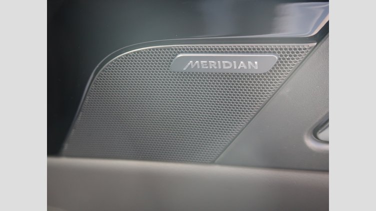 2017 認定中古車 Jaguar XE White D ピュア