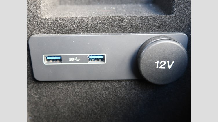 2017 認定中古車 Jaguar XE White D ピュア