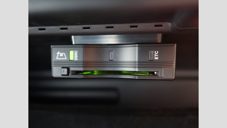 2017 認定中古車 Jaguar XE White D ピュア