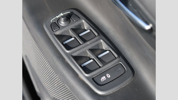 2017 認定中古車 Jaguar XE White D ピュア